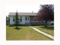 Cozy Bungalow in Pineridge NE