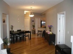 Executive Inner-City Condo - 2 Bed + Den, 2 Bath