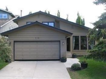 Privacy and luxury in Edgemont Estates $617,800