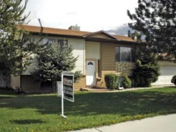 SOLD!! 1110 Sq ft Rundle Bi Level NICE!!  315,000