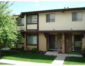 Lowest priced condo in desirable Huntington Hills complex